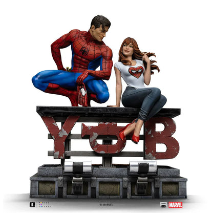 Spider-Man: The Animated Series Spider-Man And Mary Jane Deluxe Art Statue By Iron Studios