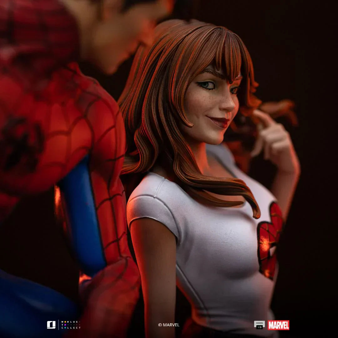 Spider-Man: The Animated Series Spider-Man And Mary Jane Deluxe Art Statue By Iron Studios
