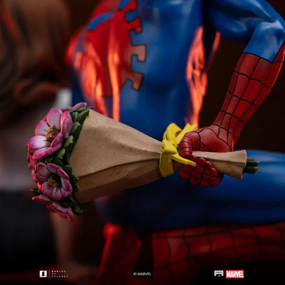 Spider-Man: The Animated Series Spider-Man And Mary Jane Deluxe Art Statue By Iron Studios