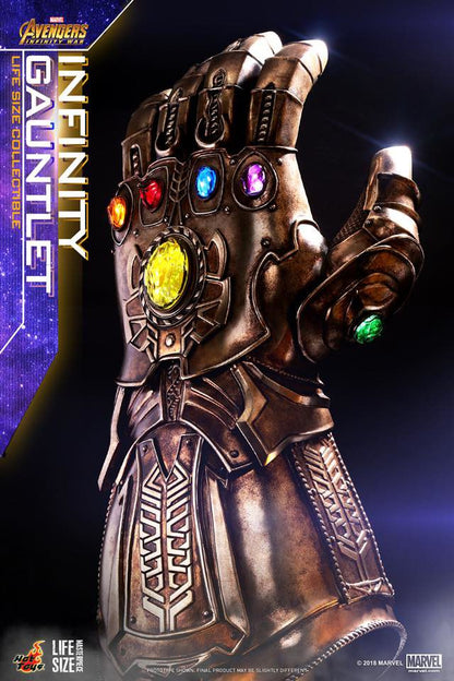INFINITY GAUNTLET Prop Replica by Hot Toys