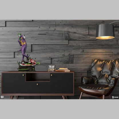 THE JOKER Premium Format Figure By Sideshow Collectibles